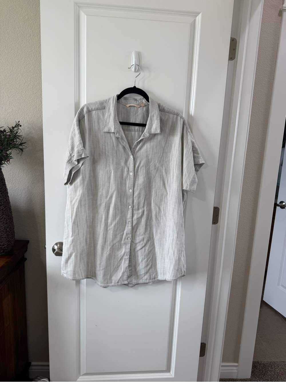 Soft Surroundings Light Gray Short Sleeve Button Down Shirt